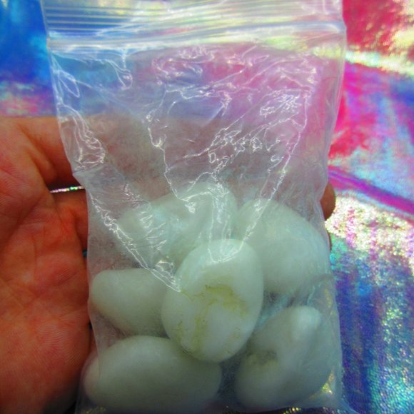 Snow Quartz Tumbled 3 Ounce Grid Set - Picture 2 of 5